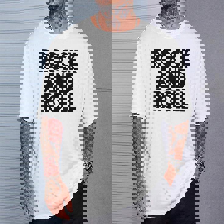 クールなロックンロールミュージックtシャツ、ロックンロールグラフィックをお楽しみください。 Tシャツ 彼への贈り物