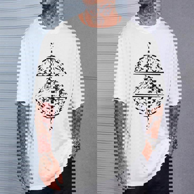 コンパス ローズ マウンテン シーン 自然 恋人 ハイキング バックパッキング Tシャツ 彼への贈り物