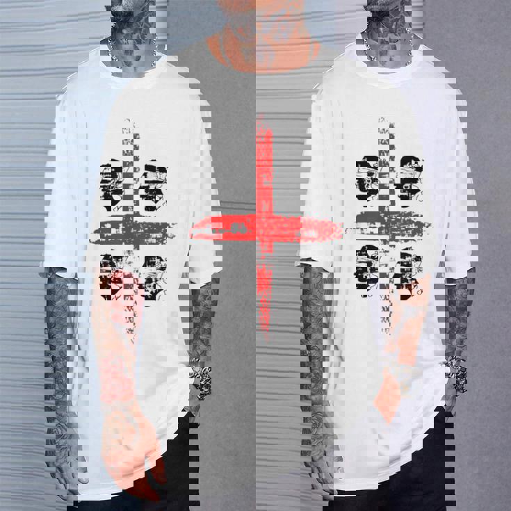 サルディニア国旗イタリア、四つのムーア国旗、グランジアート効果 Tシャツ 彼への贈り物