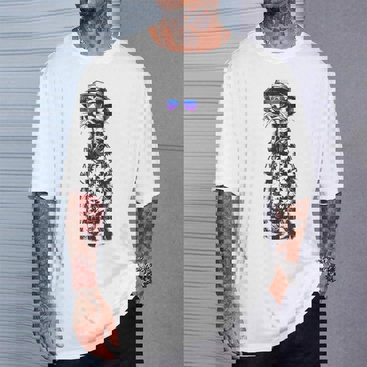 サングラスとヘッドフォンをしたミーアキャット Tシャツ 彼への贈り物