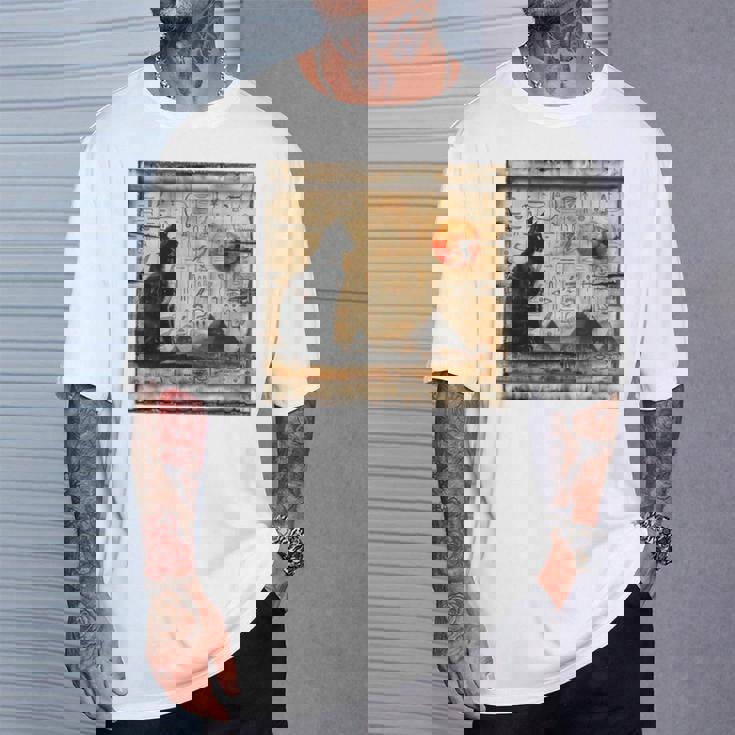 サンセット ピラミッド パピルス スクロール 砂漠 エジプトアート 猫 長袖tシャツ Tシャツ 彼への贈り物
