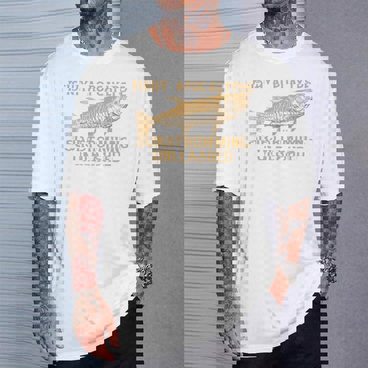 シュールストレミングの臭いゲロ魚チャレンジ 長袖tシャツ Tシャツ 彼への贈り物