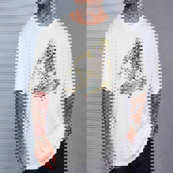 スケートボード スケルトン スケーター スケートボーダー スケートボード Tシャツ 彼への贈り物