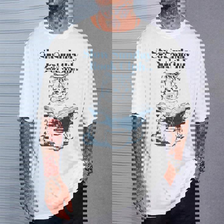 スローサンデーブッククラブ 本好きの猫 Tシャツ 彼への贈り物