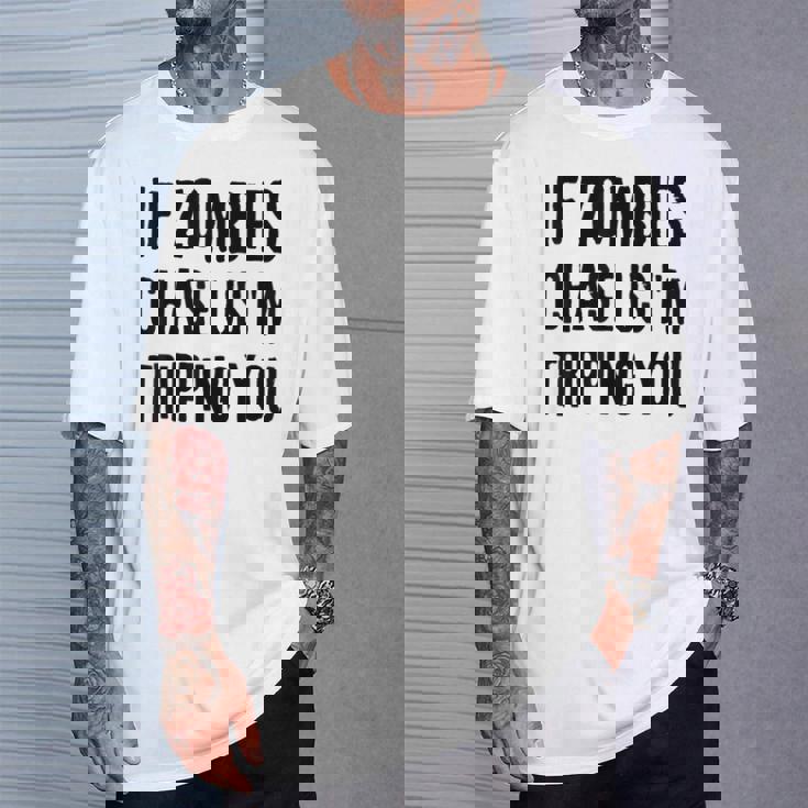 ゾンビに追われたらつまずくよおもしろいハロウィン Tシャツ 彼への贈り物