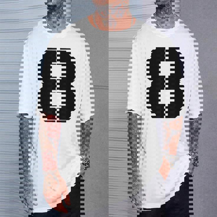 タイポグラフィ 太字 ステンシル 8番 数字 8 Tシャツ 彼への贈り物