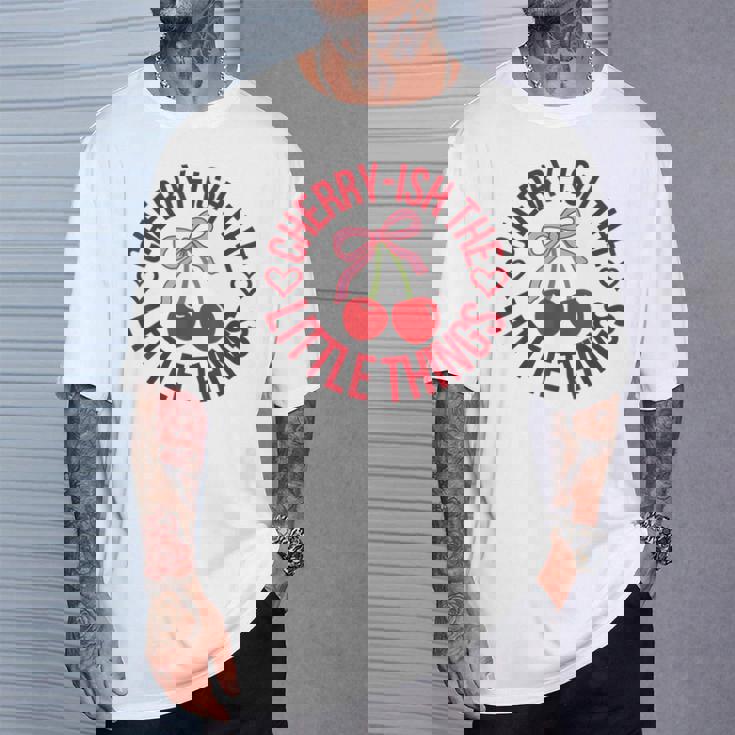 チェリーっぽいザ・リトル・シングス・ファニー・チェリッシュ・チェリー Tシャツ 彼への贈り物