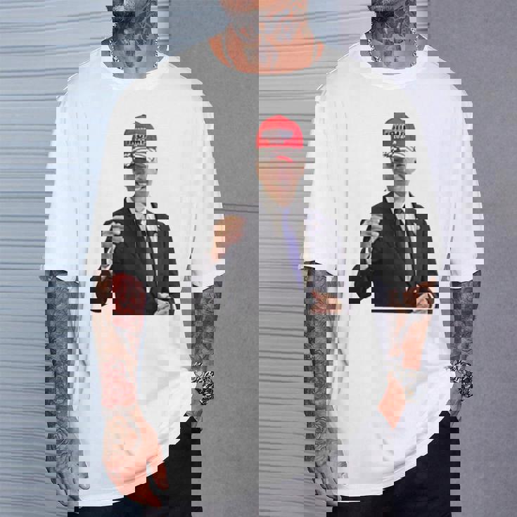 トランプの帽子をかぶったバイデンの陽気なグラフィック 長袖tシャツ Tシャツ 彼への贈り物