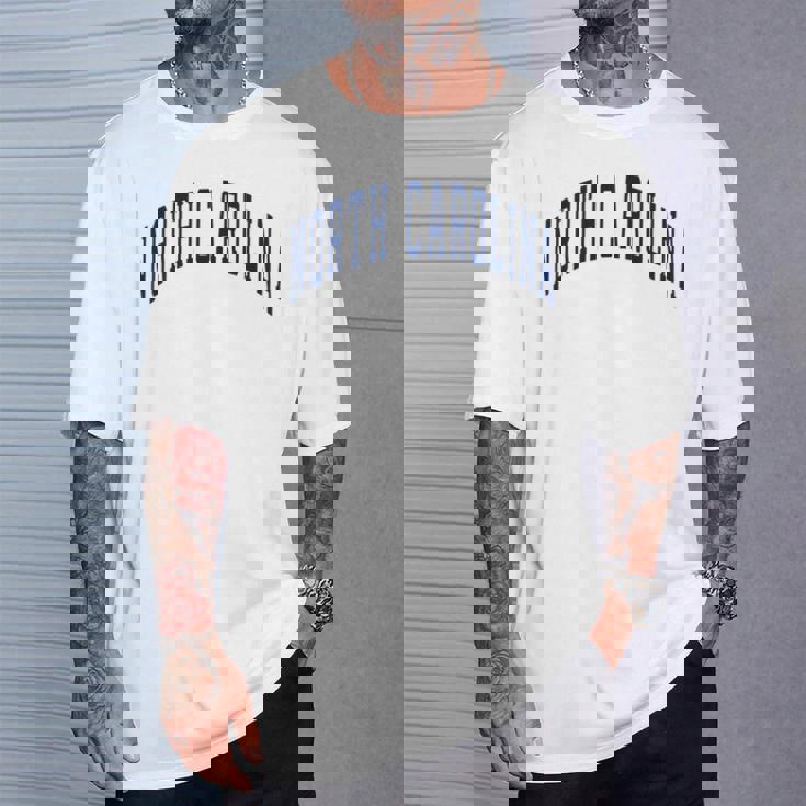 ノースカロライナ代表チームのスタイル ネイビーテキスト 長袖tシャツ Tシャツ 彼への贈り物