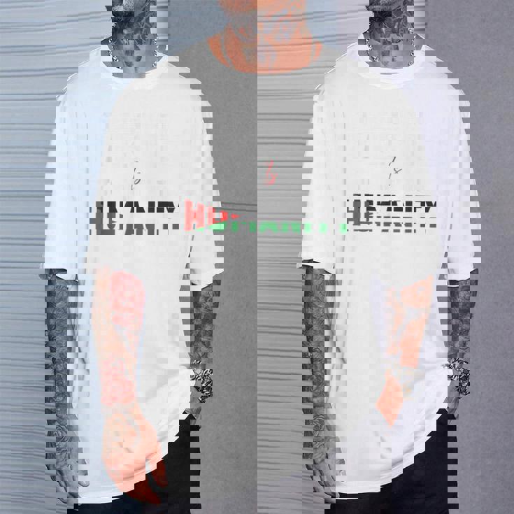 パレスチナと共に立つことは、人類のないガザに立ち向かうこと。 Tシャツ 彼への贈り物