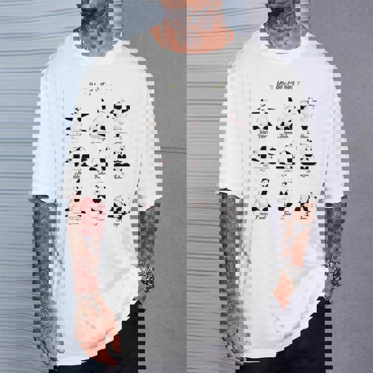 パンダヨガポーズ、パンダは異なるヨガポジションを作ります。 Tシャツ 彼への贈り物