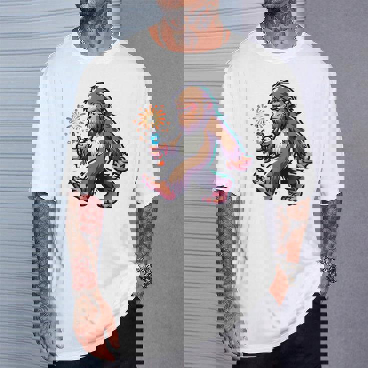 ビッグフット 7月4日 花火 愛国的なアメリカ国旗 サスカッチ Tシャツ 彼への贈り物