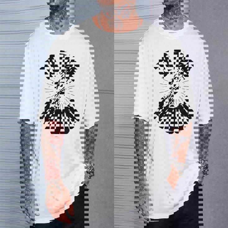 ビットコインから月へ、ビットコイン100k、ビットコイン暗号。 Tシャツ 彼への贈り物