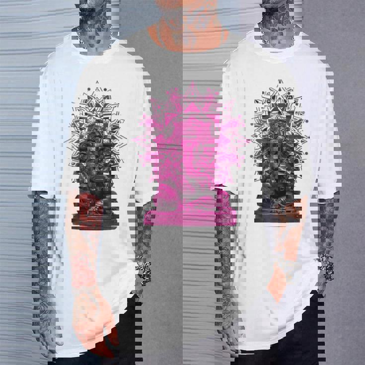 ピンク 象 ヒンドゥー教 ガネーシャ オーナメント Tシャツ 彼への贈り物