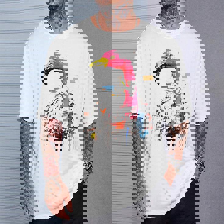 フラミンゴ 鮮やかな色 芸術的な野生動物の表現 Tシャツ 彼への贈り物