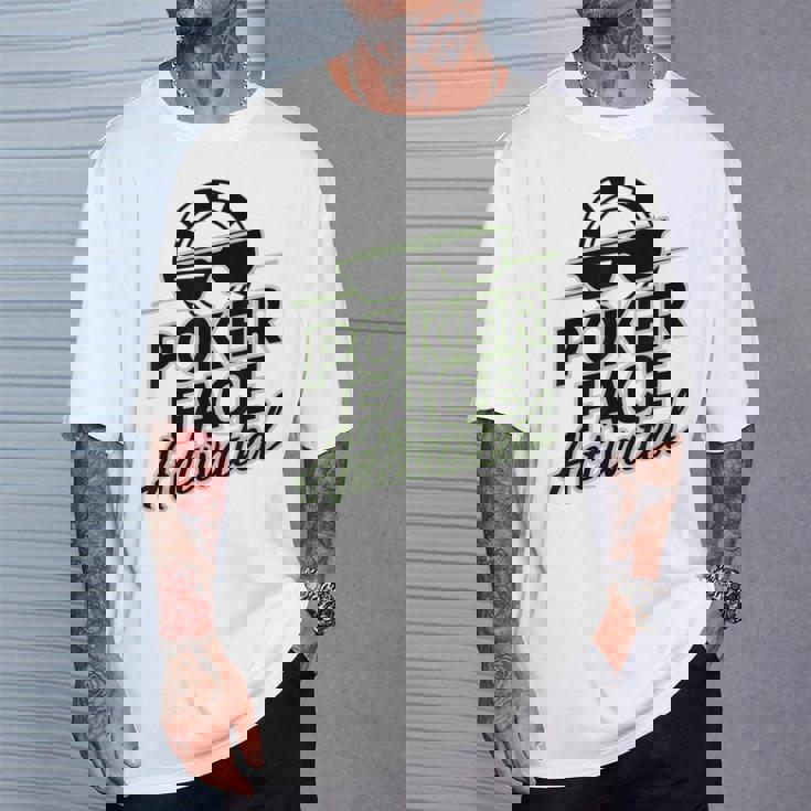 ポーカーフェイス活性化テキサスホールデムポーカーカード愛好家。 Tシャツ 彼への贈り物