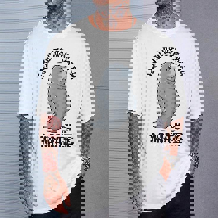 マナティーに気を取られる かわいい 海の動物 マナティー Tシャツ 彼への贈り物