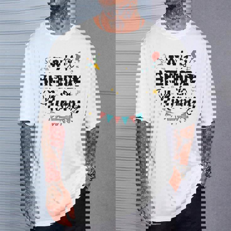 ママとしての私の1歳の誕生日パーティーイヤーを祝うママ Tシャツ 彼への贈り物