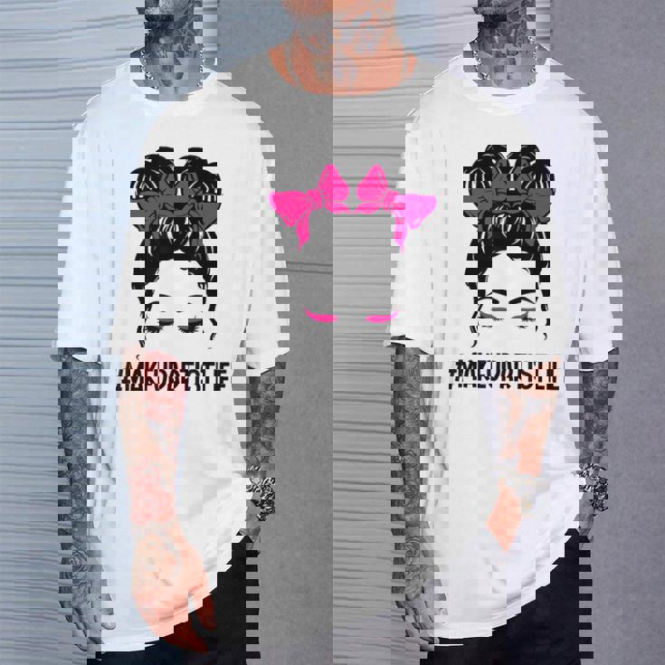 メイクアップアーティスト 美容師 美容師 顔 乱雑なお団子 Tシャツ 彼への贈り物