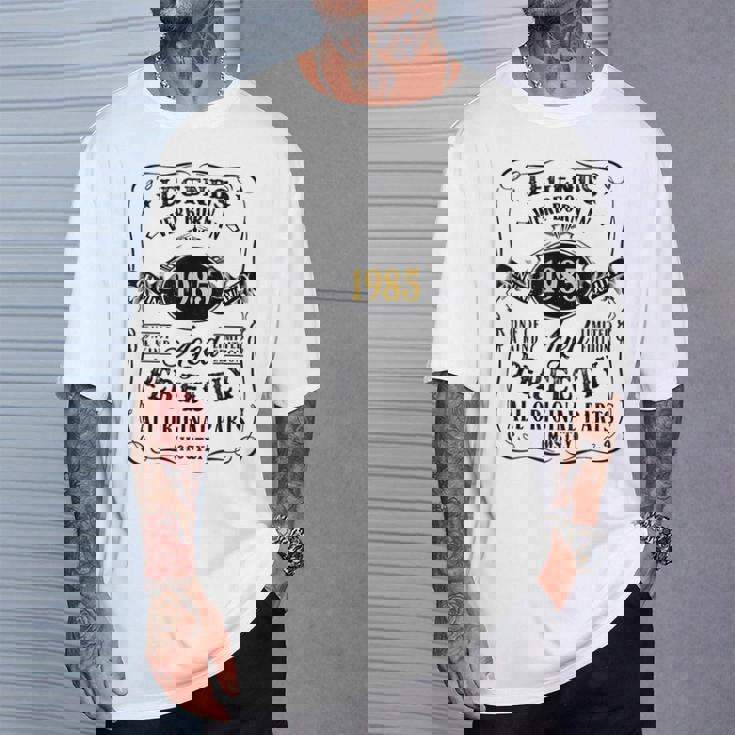 レジェンドは1985年に誕生した37歳の男性の誕生日 Tシャツ 彼への贈り物