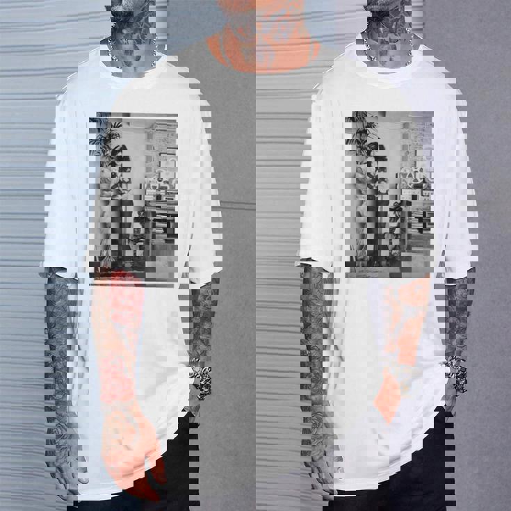 レッド・ツェッペリンのギタリスト、ジミー・ペイジ 1970 Tシャツ 彼への贈り物