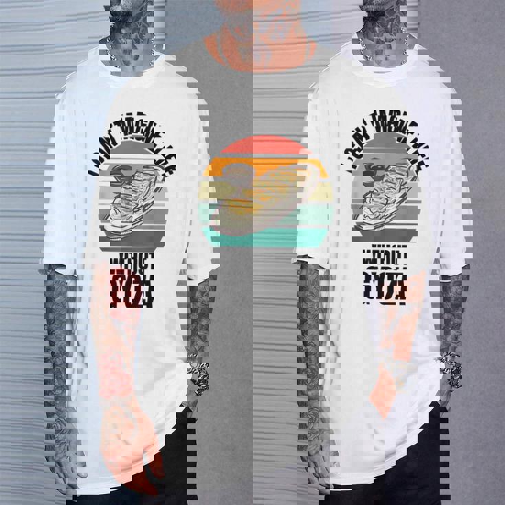 レトロ可愛い餃子 ギョーザなしでは人生は想像できない。 Tシャツ 彼への贈り物