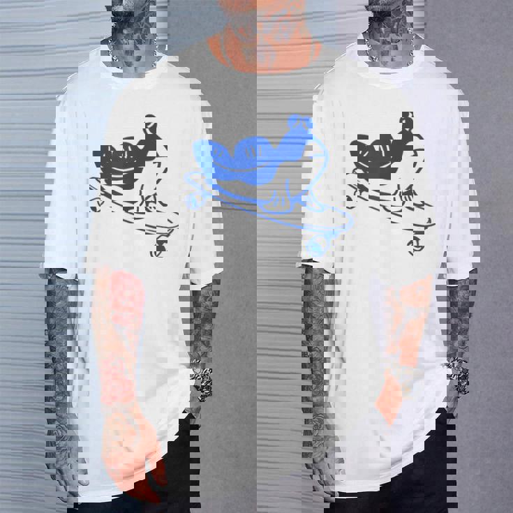 ロングボードライダーのためのミニマルアート。ボード上のマッドスキッパー。 Tシャツ 彼への贈り物