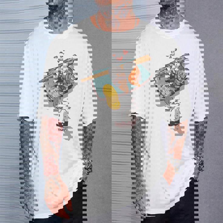 一緒に寝る 寿司 と 寝ぼける 寿司 たまご サーモン 穴子 Tシャツ 彼への贈り物