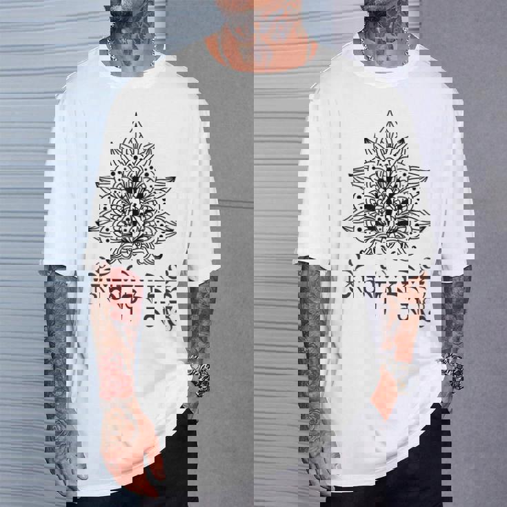 仏教 スピリチュアル オム マニ・パドメ ハム マントラと曼荼羅 Tシャツ 彼への贈り物