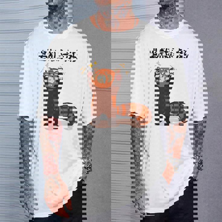 出る杭はぶーたれる レッサーパンダ ネタ ことわざ ことわざのもじり ジョーク ギャグ ダジャレ ツッコミ おもしろ Tシャツ 彼への贈り物