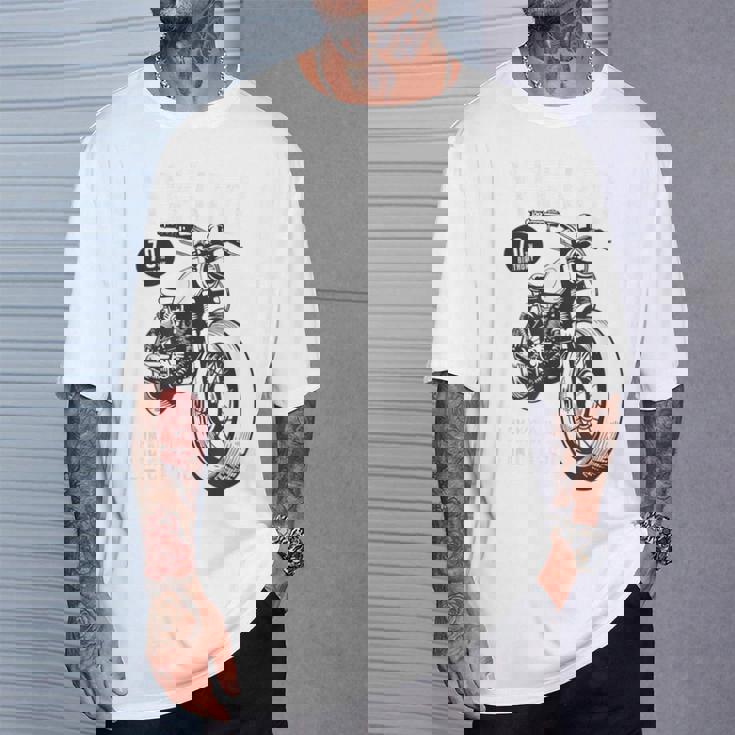 古希祝い バイク好き 車好き 父 男性 女性 クラシックバイク 70歳 I'm Not Old I'm Classic Tシャツ 彼への贈り物