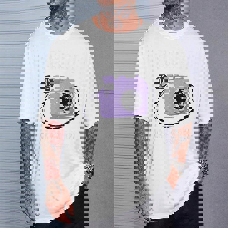 古希祝い 旅行好き 写真好き 撮影好き カメラ レトロ 父 母 男性 女性 70歳お祝い Ready To Travel Tシャツ 彼への贈り物