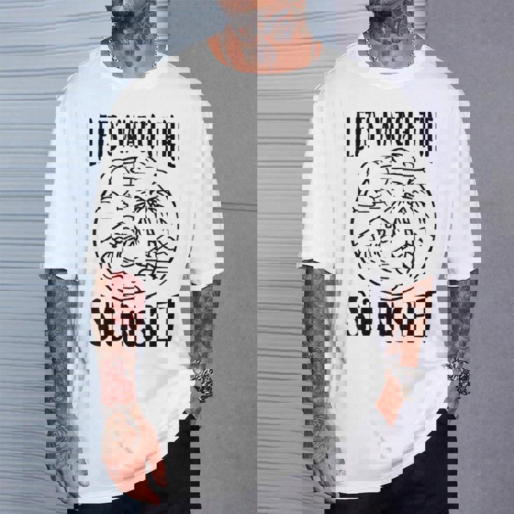 夕日を眺めてみよう Tシャツ 彼への贈り物