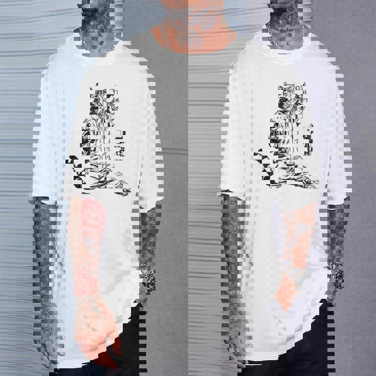 太極拳 猫 格闘技 面白い 猫 格闘 Tシャツ 彼への贈り物