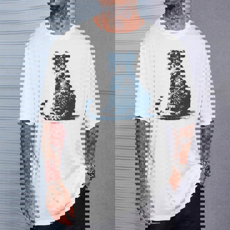 子ライオン – 子ライオンの後姿 Tシャツ 彼への贈り物