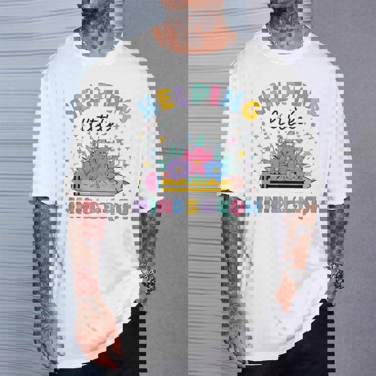 小さな心の成長を助ける ワイルドフラワー 幼稚園 先生 Tシャツ 彼への贈り物