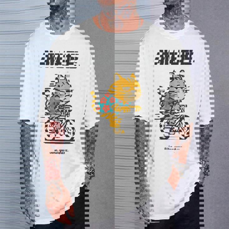 尼崎を走るチャリ猫 Tシャツ 彼への贈り物