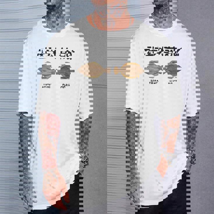 左ヒラメに右カレイ Hirame Karei 魚好き 願掛け 釣り好き 海釣り 趣味 おもしろ ネタ 趣味釣り 船 釣り Tシャツ 彼への贈り物