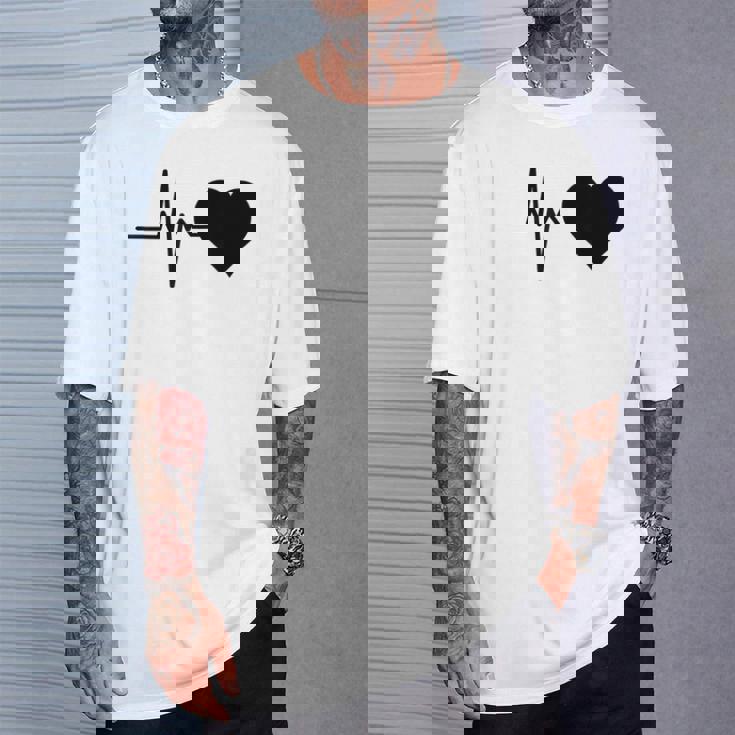 心電図のパターン ハートカラー ブラック Tシャツ 彼への贈り物