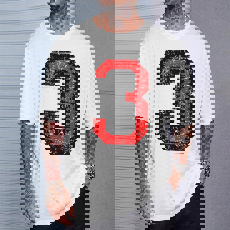 数字 3 ヴィンテージブラック&レッド Tシャツ 彼への贈り物