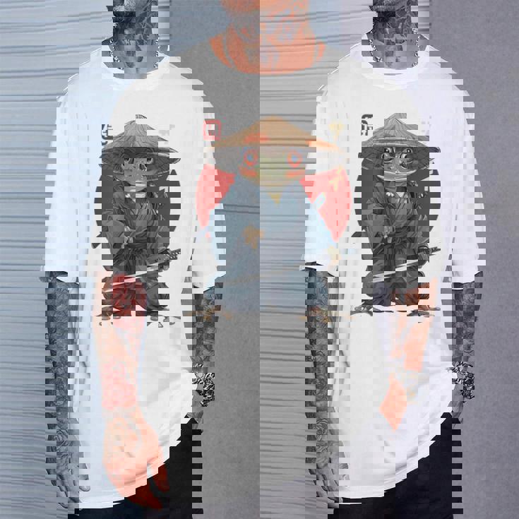 日本の侍カエルの戦士浮世サムライヒキガエルバックプリント。 Tシャツ 彼への贈り物