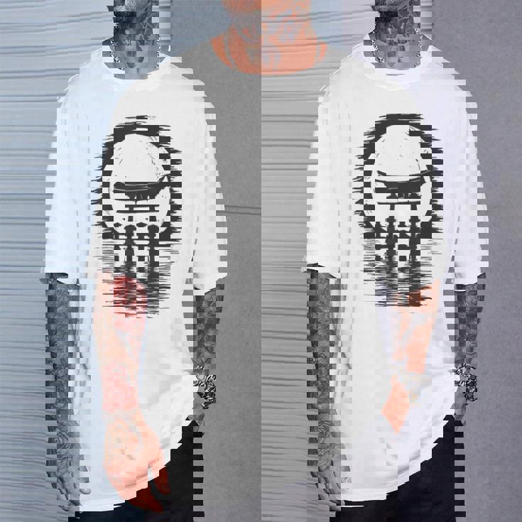 日本の鳥居アート Tシャツ 彼への贈り物