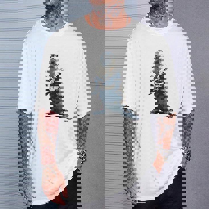 楽しいセーラー服のユーモラスなアザラシ Tシャツ 彼への贈り物