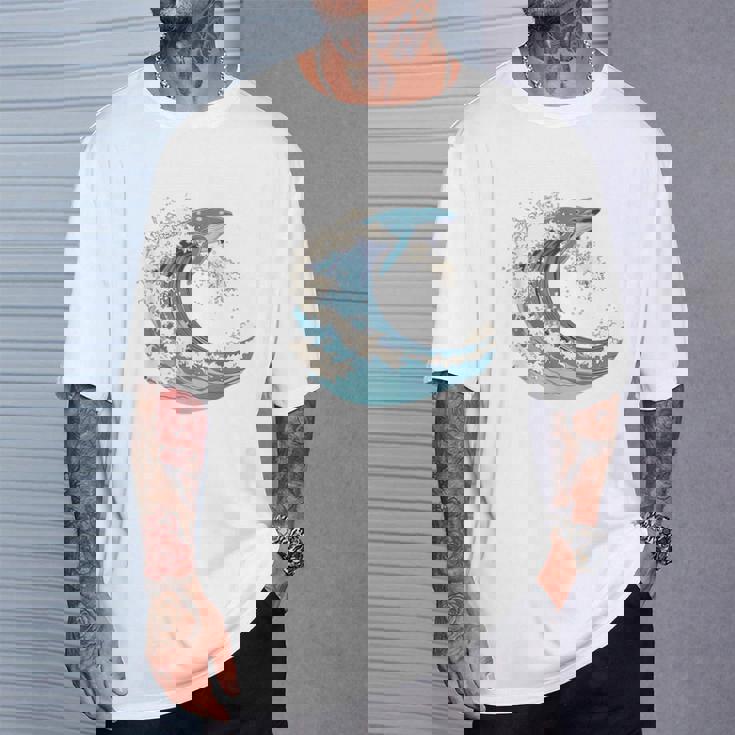 海の波から現れる芸術的なクジラ Tシャツ 彼への贈り物