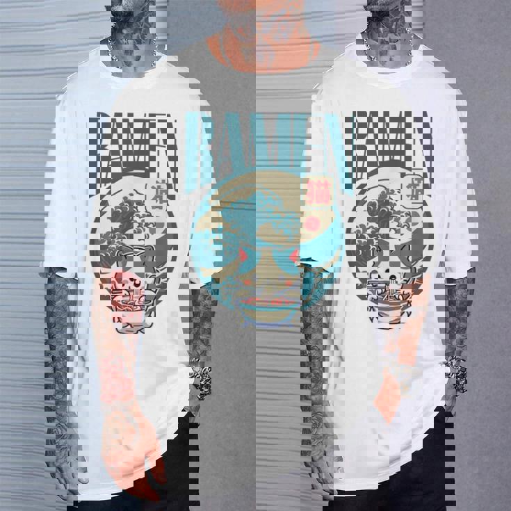 猫食べるラーメン キッズ&大人、日本の神奈川波ラーメン Tシャツ 彼への贈り物