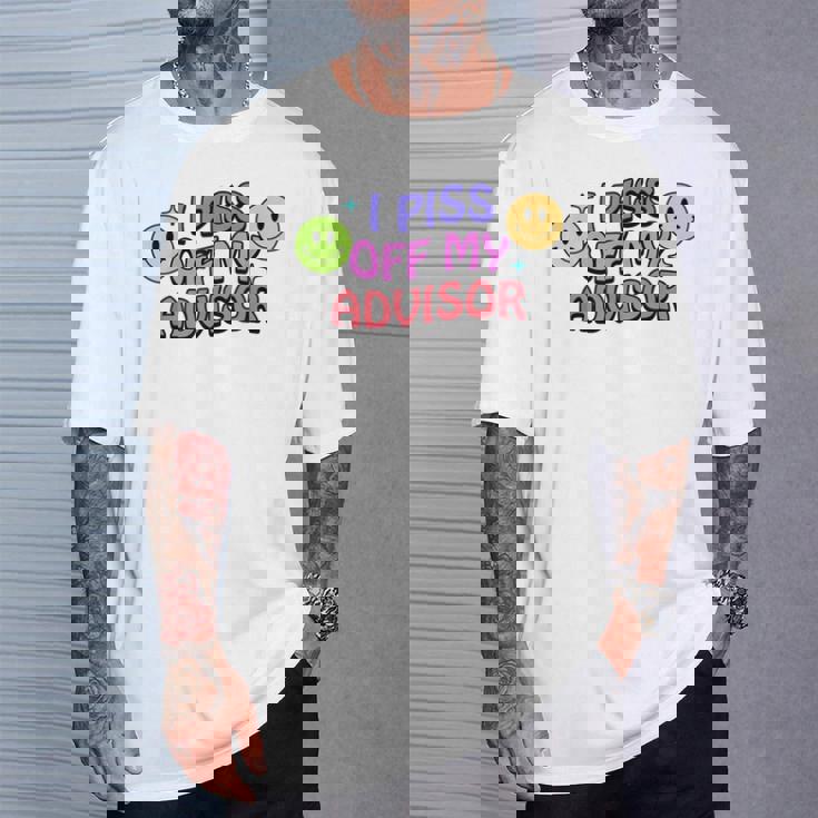 私はアドバイザーを怒らせます Tシャツ 彼への贈り物