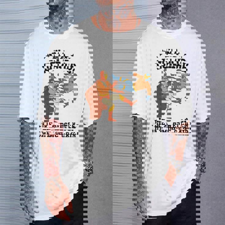 私はレスラーのようなルチャドールだけだ もっとクレイジーなルチャ・リブレ Tシャツ 彼への贈り物