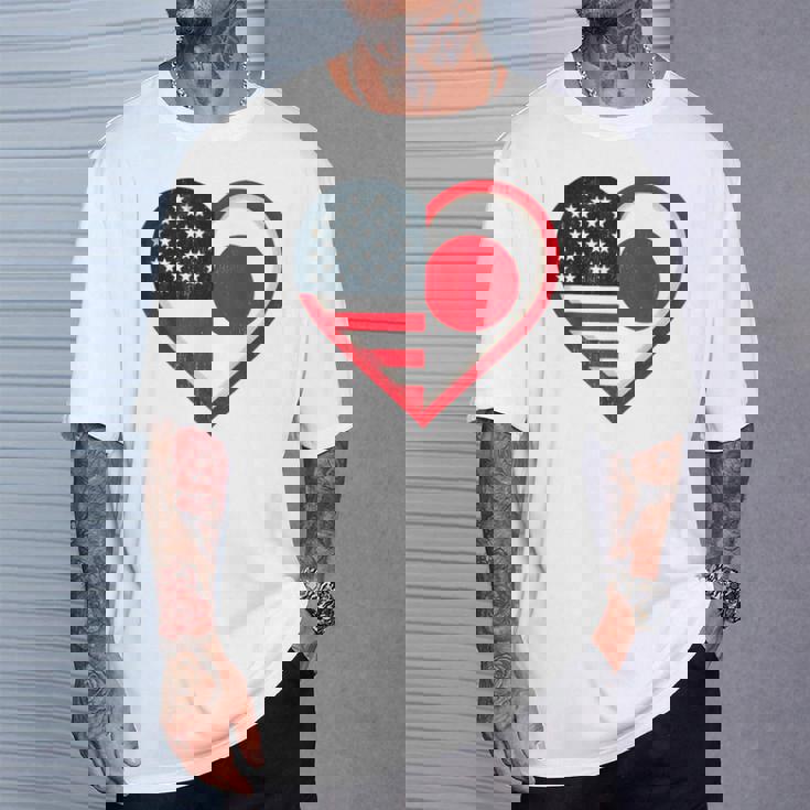 米国 アメリカ 日本 ハートフラッグ 二重国籍。 Tシャツ 彼への贈り物