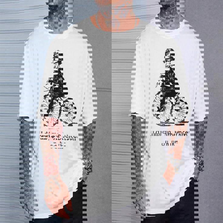 自転車に乗ったベートーベン ルートヴィグバン ベートーベン Tシャツ 彼への贈り物