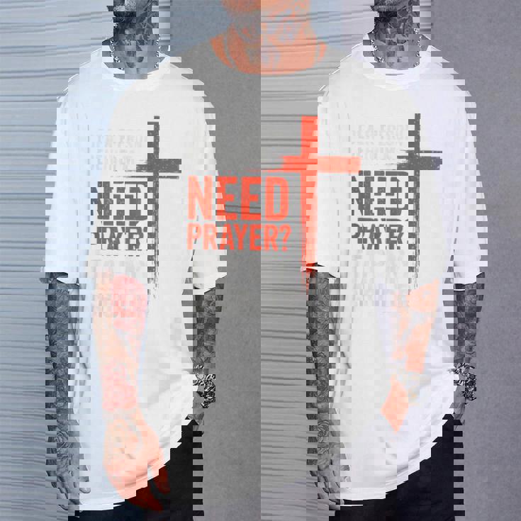 親愛なる私の後ろにいる人は祈りが必要だ、私の肩をたたいて信仰を Tシャツ 彼への贈り物